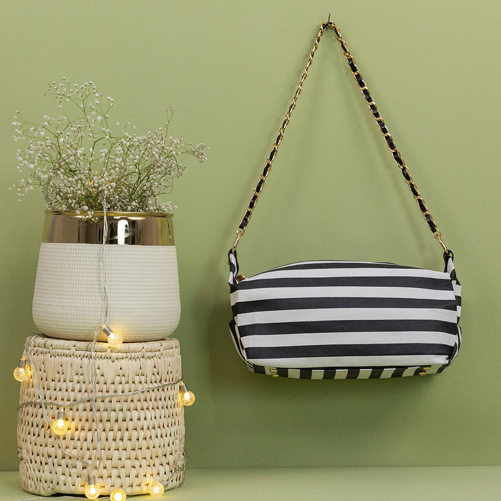 Eclipse Chain link Shoulder Bag