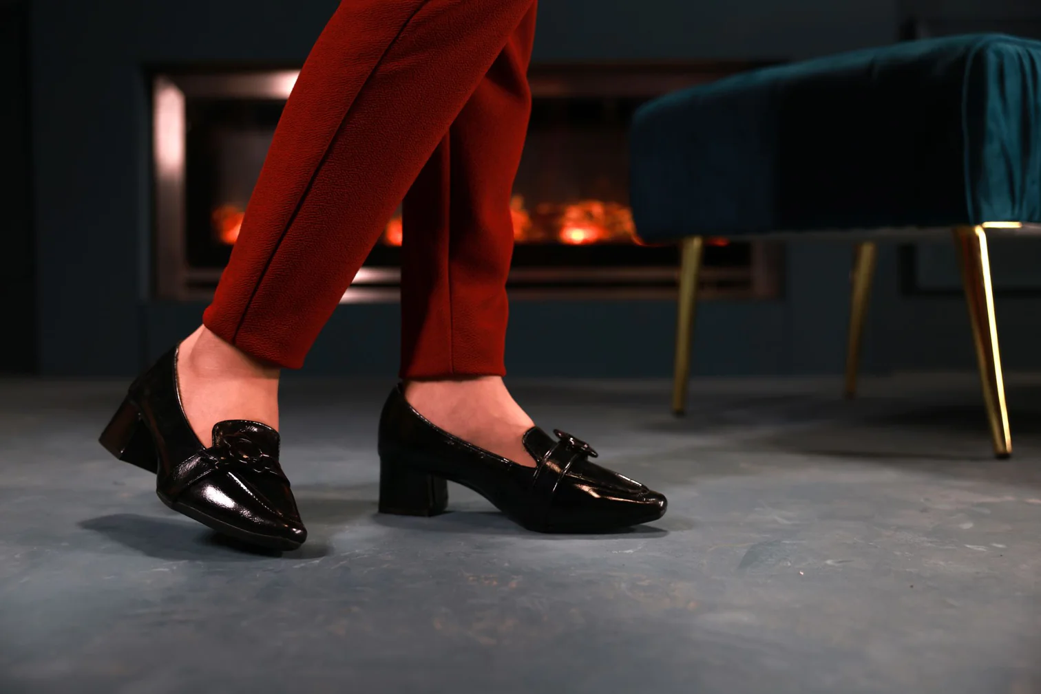 TIMELESS COURT SHOES: YOUR STYLISH OFFICE COMPANION