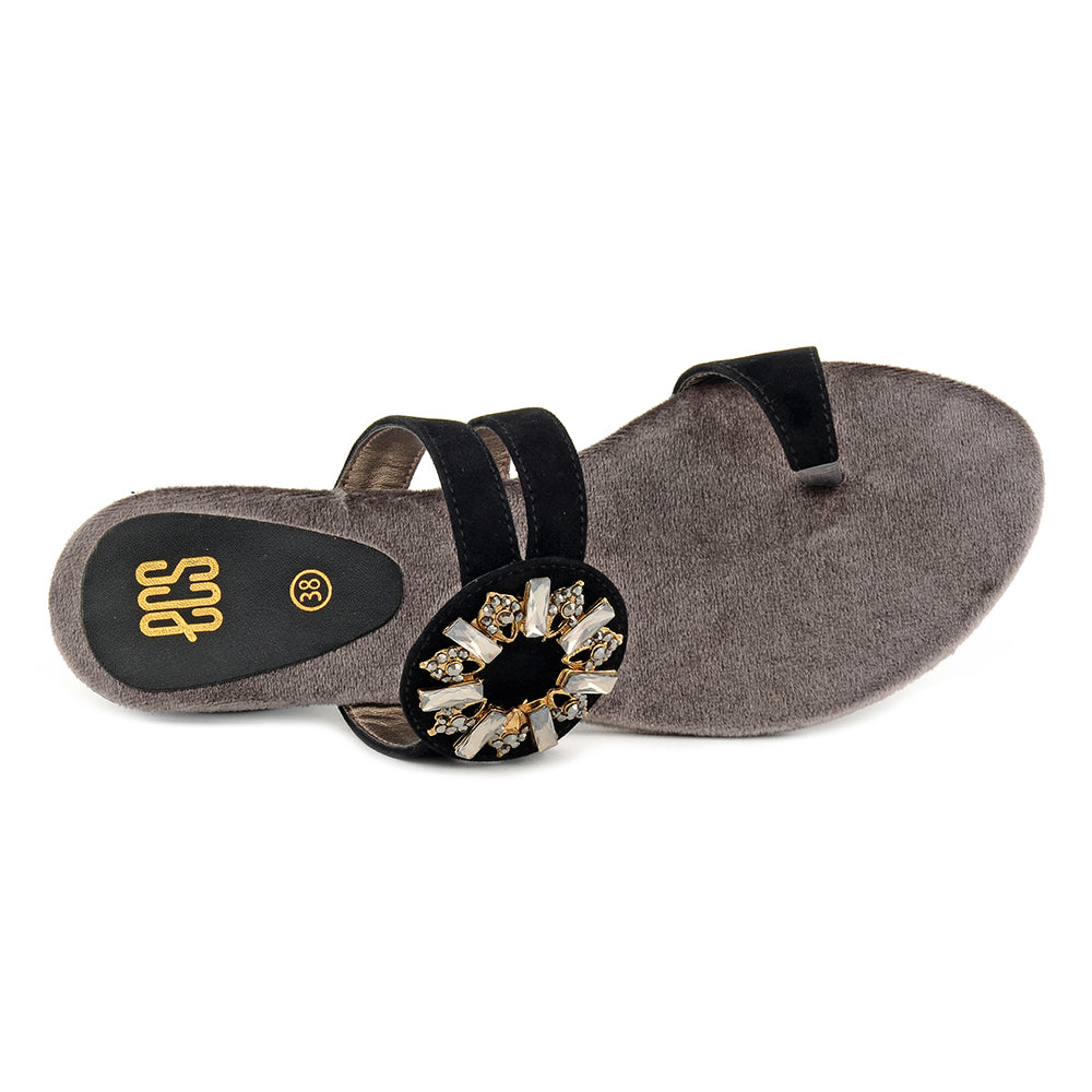 Fancy Buckle Chappals