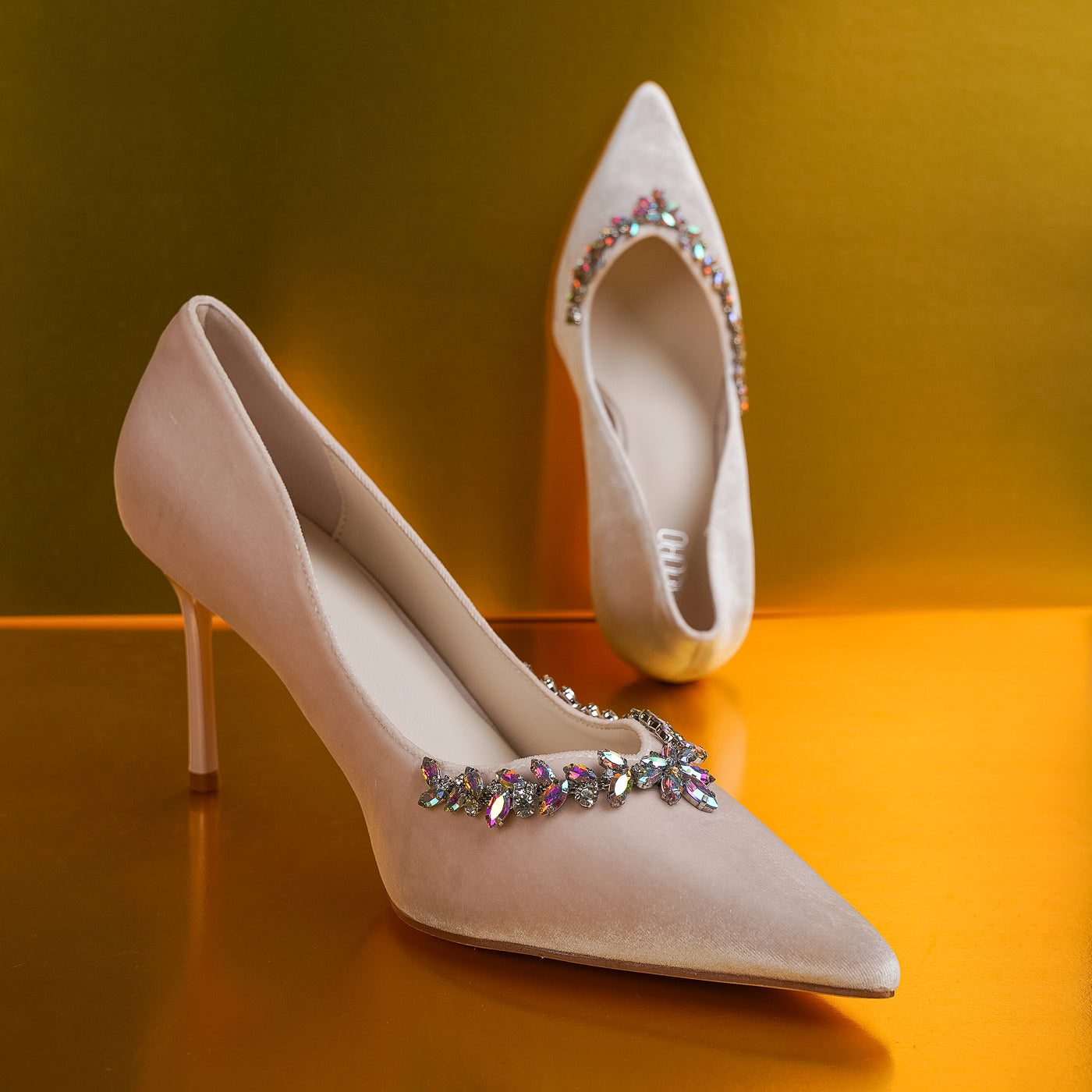 Velvetina Pump